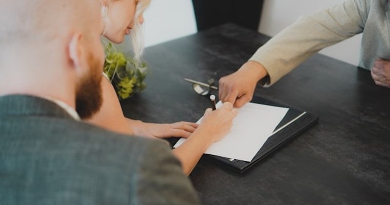 How to Negotiate With Wedding Vendors (Scripts Included) | Wedding Budgetly